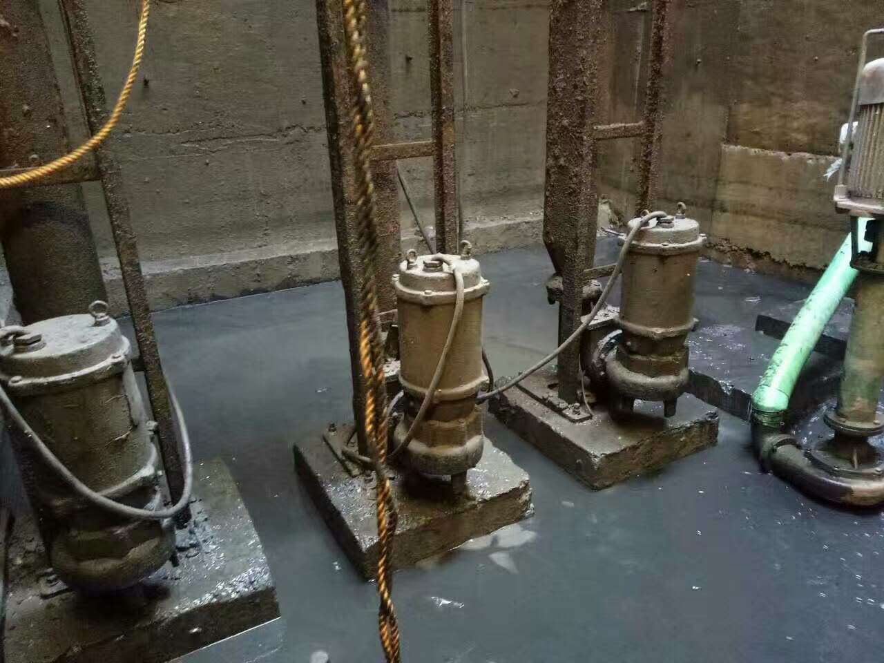 雷波污水池清理